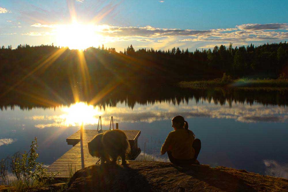 Rauhallinen majoitus Jämsässä järven rannalla.